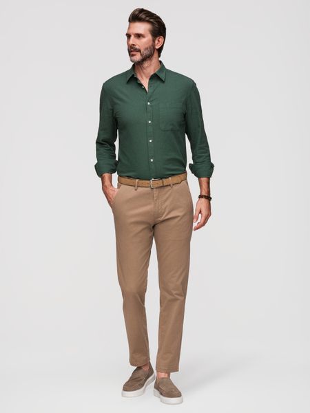 Męskie spodnie chino REGULAR FIT z delikatną strukturą – ciemnobeżowe V2. Brązowe eleganckie spodnie Ombre Clothing, do pracy, m, z bawełny, biznesowe. W wyprzedaży za 265.99 zł.