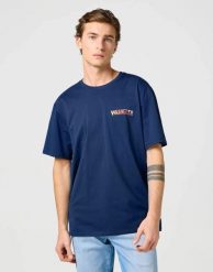 MESKA KOSZULKA WRANGLER BIG GRAPHIC TEE NAVY 112362808. Niebieskie t-shirty Wrangler, m, bez wzorów, bez kołnierzyka, bez ramiączek. Za 79.99 zł.