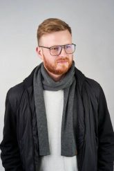 Stylowy szalik męski ciemnoszary brødrene s6 104. Szare szaliki bez wzorów. Za 74.90 zł.