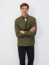 Koszula regular fit z kieszonką - oliwkowy. Zielone koszule Reserved, l, bez wzorów, z bawełny, bez kołnierzyka, bez ramiączek. W wyprzedaży za 39.99 zł.
