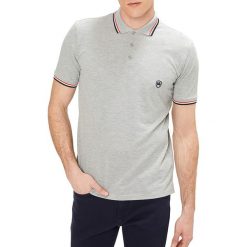 Koszulka polo w kolorze szarym. Bezrękawniki marki RNT23. W wyprzedaży za 69.95 zł.