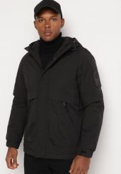 Czarna Kurtka Jednorzędowa z Kapturem Przejściowa Elorielin. Czarne kurtki Born2be, na jesień, l, bez wzorów, z kapturem. Za 149.99 zł.