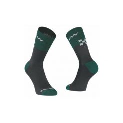 Skarpety rowerowe NORTHWAVE EDGE czarny. Czarne skarpety Northwave, bez wzorów. Za 38.00 zł.