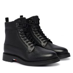 Trzewiki Tommy Hilfiger. Czarne botki sznurowane Tommy Hilfiger, bez wzorów, bez obcasa, bez zapięcia. Za 799.99 zł.