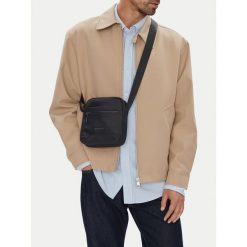 Saszetka GINO ROSSI. Czarne saszetki i nerki Gino Rossi, bez wzorów, małe, bez dodatków. Za 99.99 zł.