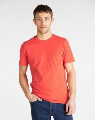 LEE WORKWEAR TEE MĘSKI T-SHIRT RELAXED FIT POPPY RED L60BFENH 112113254. Czerwone t-shirty Lee, l, bez wzorów, bez kołnierzyka, bez ramiączek. Za 69.99 zł.