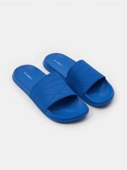 Klapki - niebieski. Niebieskie klapki Sinsay. Za 39.99 zł.