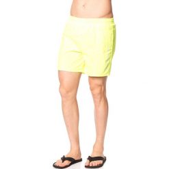 Szorty kąpielowe w kolorze jaskrawożółtym. Szorty marki Speedo. W wyprzedaży za 65.95 zł.