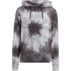 True Religion HOODY Bluza z kapturem black. Bluzy marki True Religion. W wyprzedaży za 395.45 zł.