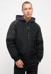 MUSTANG DANIEL BOMBER MĘSKA KURTKA ZIMOWA CIEPŁA EDGE BLACK 1014470 4142. Czarne kurtki Mustang, na zimę, m, bez wzorów, bez kaptura. Za 329.99 zł.