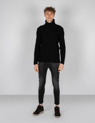 Xagon Man Sweter "Turtleneck" | A21081J10301 | Mężczyzna | Czarny. Czarne swetry nierozpinane Xagon, m, bez wzorów, z tkaniny, bez kołnierzyka, bez ramiączek. W wyprzedaży za 359.00 zł.