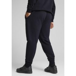 Męskie spodnie dresowe Essentials z logo No. 1 PUMA New Navy Blue. Niebieskie spodnie materiałowe Puma, m, bez wzorów, z dresówki, sportowe. W wyprzedaży za 159.00 zł.
