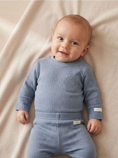Bawełniany komplet: koszulka i legginsy - granatowy. Niebieskie legginsy długie sportowe Sinsay, l, bez wzorów, z bawełny. Za 22.99 zł.
