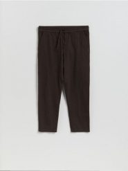 Spodnie jogger z lnem - brązowy. Brązowe joggery i bojówki Reserved, l, bez wzorów, z bawełny. Za 179.99 zł.