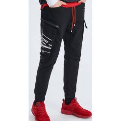 Elastyczne spodnie slim jogger - Czarny. Joggery i bojówki marki Cropp. Za 149.99 zł.