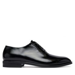 Półbuty BOSS. Czarne eleganckie półbuty Boss, bez wzorów, bez obcasa, bez zapięcia. Za 1,549.00 zł.