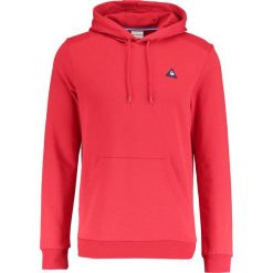 Le coq sportif NEW HEAVY Bluza z kapturem pur rouge. Bluzy marki le coq sportif. W wyprzedaży za 303.20 zł.
