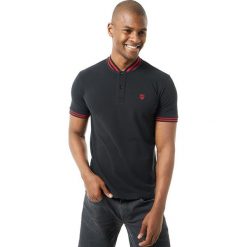 Koszulka polo w kolorze czarnym. Bezrękawniki marki Jimmy Sanders. W wyprzedaży za 79.95 zł.