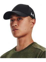 Under Armour Czapka w kolorze czarnym rozmiar: S/M. Czarne czapki z daszkiem Under Armour, bez wzorów. Za 91.99 zł.