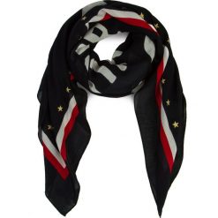 Chusta TOMMY HILFIGER - Bold Tommy Square AW0AW06595 901. Szaliki marki Tommy Hilfiger. Za 229.00 zł.