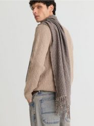 Szalik z frędzlami - wielobarwny. Szaliki Sinsay, bez wzorów. Za 19.99 zł.