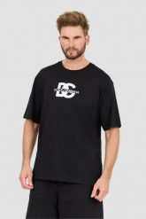 DOLCE & GABBANA Czarny t-shirt z dużym logo. Czarne t-shirty Dolce and Gabbana, l, bez wzorów, bez kołnierzyka, bez ramiączek. W wyprzedaży za 1,499.99 zł.