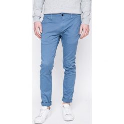 Tommy Jeans - Spodnie. Spodnie materiałowe marki Tommy Jeans. W wyprzedaży za 299.90 zł.