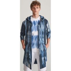 Długa bluza z kapturem tie-dye - Niebieski. Bluzy z kapturem marki Reserved. Za 159.99 zł.