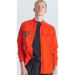 Koszula z tkaniny organicznej kolekcja Noble Vandals - Czerwony. Koszule marki Cropp. W wyprzedaży za 49.99 zł.