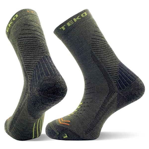 Skarpety sportowe z wełną merino Teko ecoHIKE Discovery Light Half Cushion 2.0. Zielone skarpetki sportowe TEKO, bez wzorów, z wełny. Za 59.99 zł.
