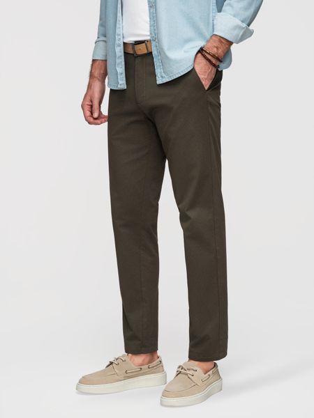 Spodnie męskie chino REGULAR FIT z delikatną strukturą – ciemnozielone V4 - Rozmiar: S. Zielone eleganckie spodnie Ombre Clothing, do pracy, m, z bawełny, biznesowe. W wyprzedaży za 265.99 zł.