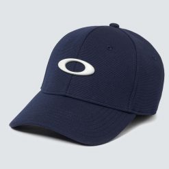 Czapka z daszkiem Oakley. Białe czapki z daszkiem Oakley, bez wzorów. Za 172.50 zł.