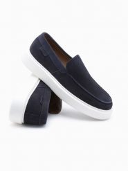 Męskie zamszowe półbuty slip on na grubej podeszwie – granatowe V4 OM-FOCS-0152 - 42. Niebieskie eleganckie półbuty Ombre Clothing, z aplikacjami, z gumy, bez obcasa, bez zapięcia. Za 203.99 zł.