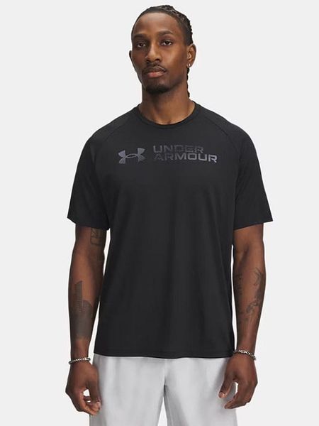Under Armour Koszulka sportowa w kolorze czarnym rozmiar: L. Czarne t-shirty sportowe Under Armour, bez wzorów, z materiału, bez ramiączek, outdoorowe. Za 87.40 zł.