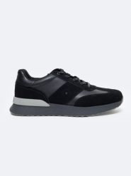 Buty męskie sportowe ze skóry naturalnej czarne OO174197 906. Czarne buty sportowe casual BIG STAR, bez wzorów, z materiału, bez zapięcia. W wyprzedaży za 209.99 zł.