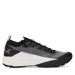 Trekkingi Arc'teryx. Czarne buty trekkingowe Arc'teryx, bez wzorów, bez zapięcia. Za 679.99 zł.