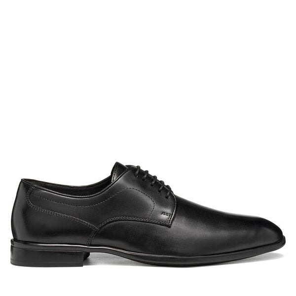Półbuty Geox. Czarne eleganckie półbuty Geox, bez wzorów, bez obcasa, bez zapięcia. Za 549.99 zł.