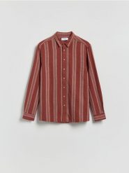 Bawełniana koszula regular fit - karminowy. Czerwone koszule Reserved, l, bez wzorów, z bawełny, bez kołnierzyka, bez ramiączek. Za 129.99 zł.