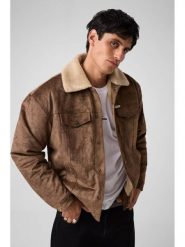 Guess Jeans Kurtka przejściowa 184123 Brązowy Classic Fit. Brązowe kurtki Guess Jeans, l, z aplikacjami, z jeansu, bez kaptura. Za 739.99 zł.
