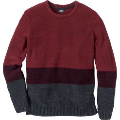 Sweter z okrągłym dekoltem Regular Fit bonprix czerwono-bordowo-antracytowy. Swetry nierozpinane marki bonprix. Za 49.99 zł.