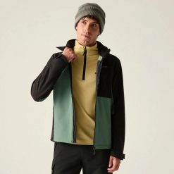 Męska kurtka Hewitts Softshell. Czarne kurtki Regatta, m, bez wzorów, z materiału, z kapturem. Za 395.50 zł.