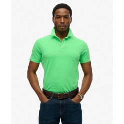 Koszulka polo z dżerseju Superdry Essential. Zielone koszulki polo Superdry, na lato, m, bez wzorów, z dżerseju, bez kołnierzyka, bez ramiączek. W wyprzedaży za 181.85 zł.