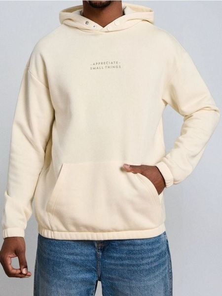 Bluza hoodie z napisem - beżowy. Brązowe bluzy bez kaptura Sinsay, l, bez wzorów, bez kaptura. W wyprzedaży za 24.99 zł.