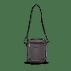 Saszetka męska BRANT WINGS crossbody BLACK. Czarne torby na ramię Wings, bez wzorów, z materiału, na ramię, bez dodatków. Za 109.90 zł.