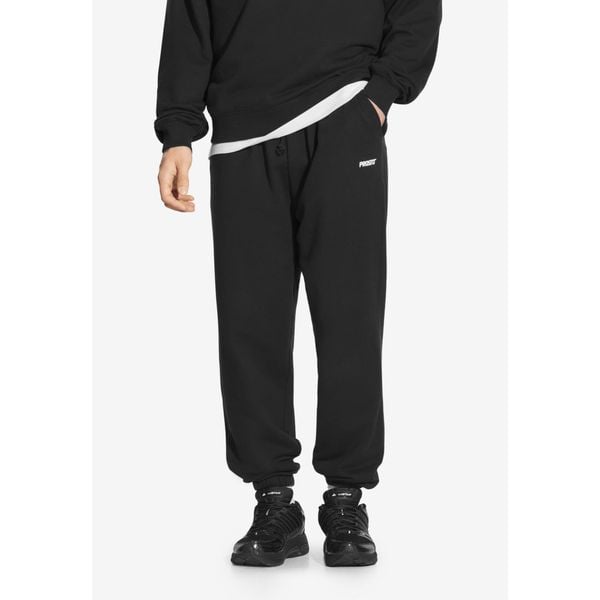 Spodnie dresowe męskie Prosto Infinity. Czarne szorty Prosto., m, bez wzorów, z dresówki. Za 179.99 zł.