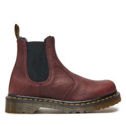 Sztyblety Dr. Martens. Czerwone sztyblety Dr. Martens, bez wzorów, bez obcasa, bez zapięcia. Za 999.99 zł.