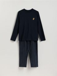 Piżama ze świątecznym motywem - granatowy. Niebieskie piżamy Reserved, l, bez wzorów, z bawełny, bez ramiączek. Za 149.99 zł.