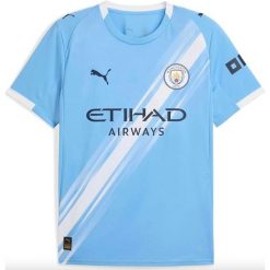 Koszulka domowa Manchesteru City 2025/26. Niebieskie t-shirty sportowe Puma, bez wzorów, bez ramiączek, do piłki nożnej. Za 422.50 zł.