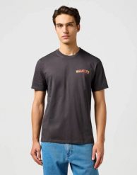 MESKA KOSZULKA WRANGLER BIG GRAPHIC TEE FADED BLACK 112362816. Czarne t-shirty Wrangler, xl, bez wzorów, bez kołnierzyka, bez ramiączek. Za 79.99 zł.