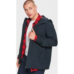 Lekka kurtka z kapturem - Granatowy. Kurtki marki Cropp. W wyprzedaży za 69.99 zł.